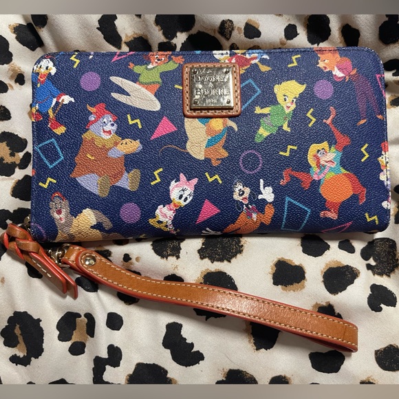 Dooney & Bourke Handbags - Doing & Bourke Disney wallett